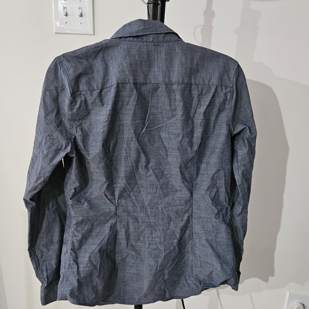 Women's Banana Republic Button Down - Picture 4 of 7
